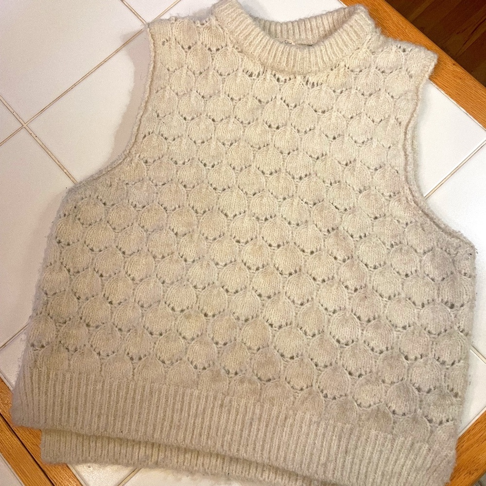 Knit sweater vest